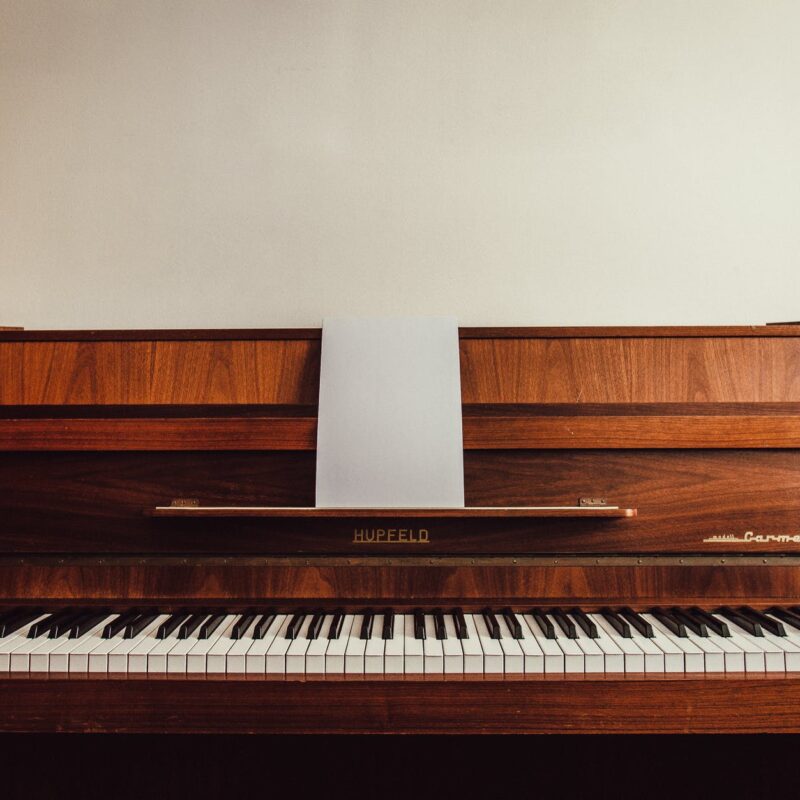 brown upright piano