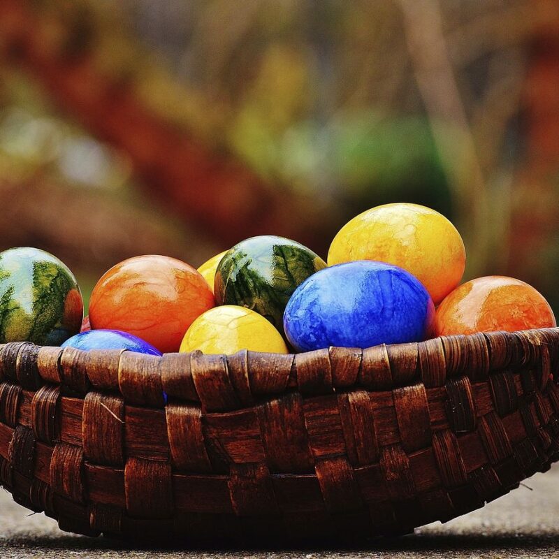Easter, Ukraine, traditions, rituals, Christian, pagan, history, renewal, new life, Easter egg, Orthodox, Catholic, differences, holiday, customs, Vechernyaya Pasha, Great Lent, resurrection, Jesus Christ, Holy Week, Maundy Thursday, Good Friday, Easter Saturday, mass, church services, egg hunts, Pysanky, batik, folk designs, symbols, colors, rebirth, spring